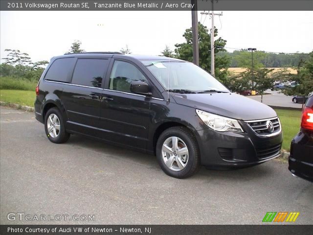 2011 Volkswagen Routan SE in Tanzanite Blue Metallic