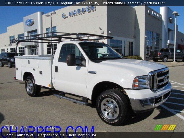 2007 Ford F250 Super Duty XLT Regular Cab 4x4 Utility in Oxford White Clearcoat
