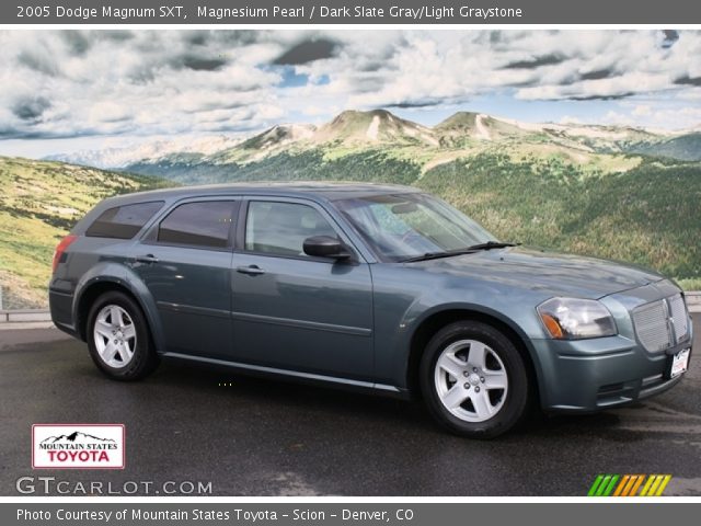 2005 Dodge Magnum SXT in Magnesium Pearl