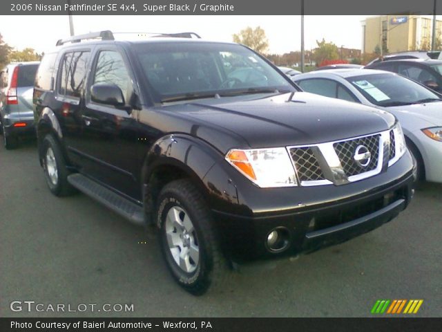2006 Nissan Pathfinder SE 4x4 in Super Black