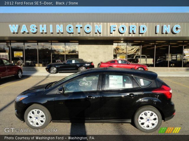 2012 Ford Focus SE 5-Door in Black