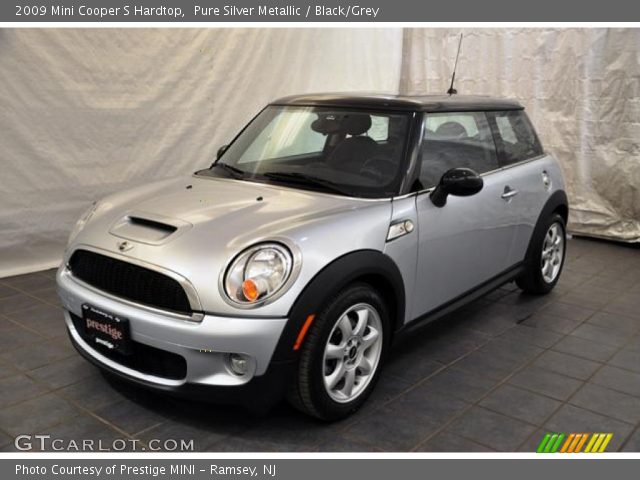 2009 Mini Cooper S Hardtop in Pure Silver Metallic