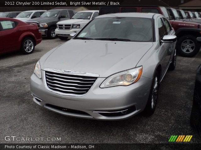 2012 Chrysler 200 Limited Sedan in Bright Silver Metallic