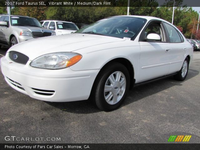 2007 Ford Taurus SEL in Vibrant White