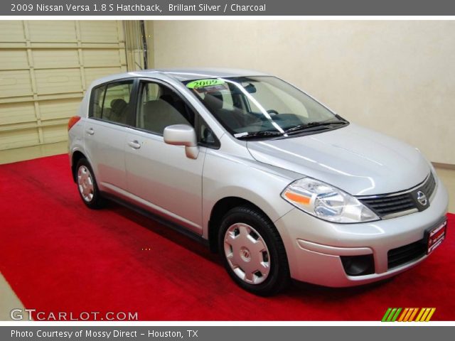 2009 Nissan Versa 1.8 S Hatchback in Brillant Silver