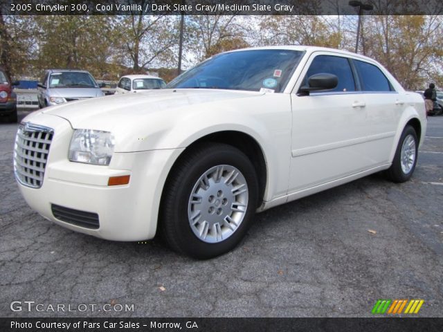 2005 Chrysler 300  in Cool Vanilla