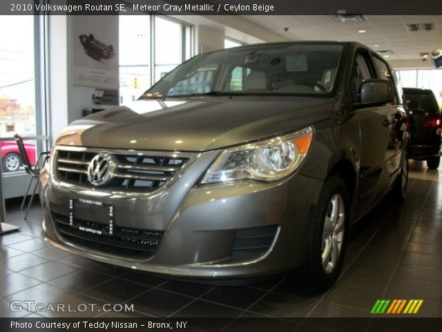 2010 Volkswagen Routan SE in Meteor Gray Metallic