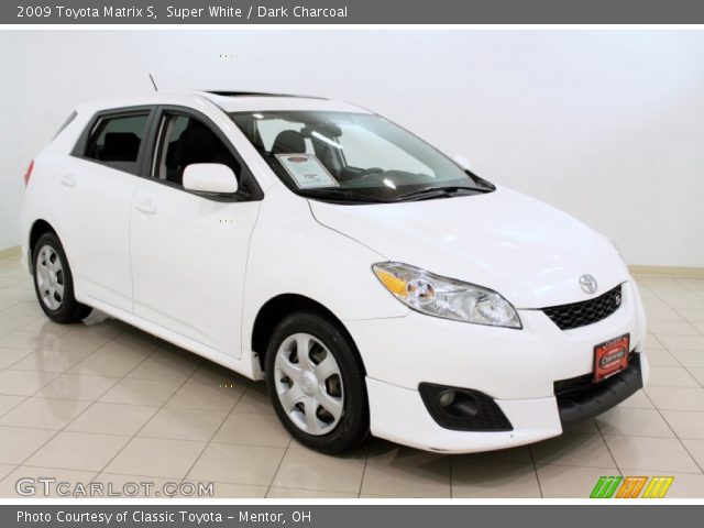 2009 Toyota Matrix S in Super White