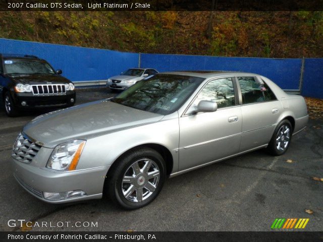 2007 Cadillac DTS Sedan in Light Platinum
