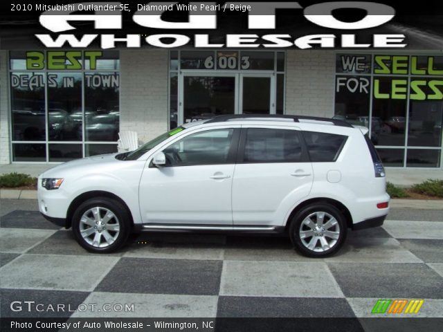2010 Mitsubishi Outlander SE in Diamond White Pearl