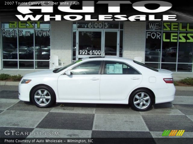 2007 Toyota Camry SE in Super White