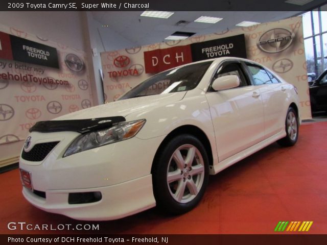 2009 Toyota Camry SE in Super White