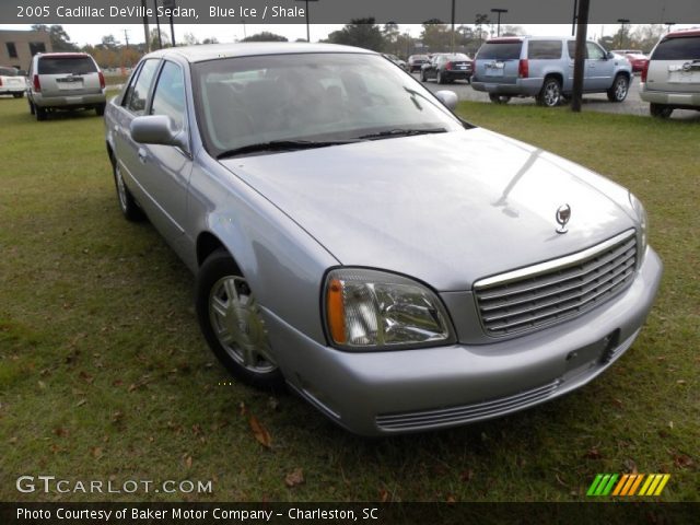 2005 Cadillac DeVille Sedan in Blue Ice