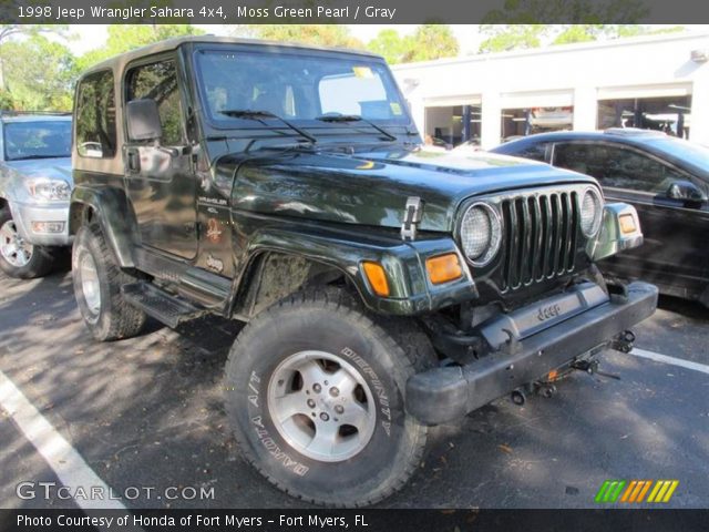 1998 Jeep Wrangler Sahara 4x4 in Moss Green Pearl