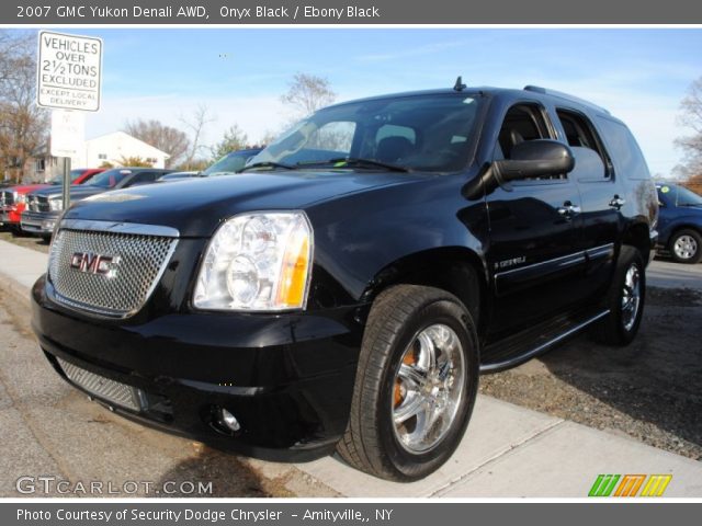 2007 GMC Yukon Denali AWD in Onyx Black