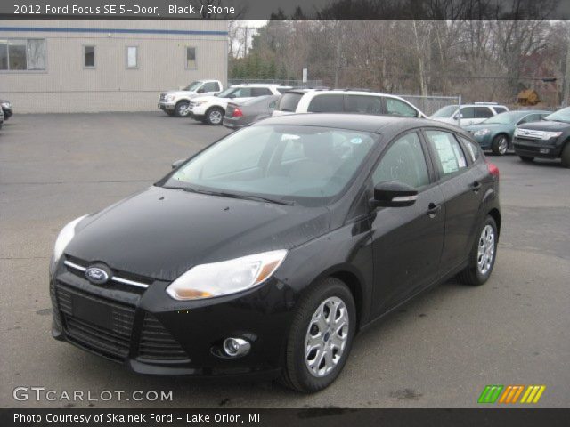 2012 Ford Focus SE 5-Door in Black