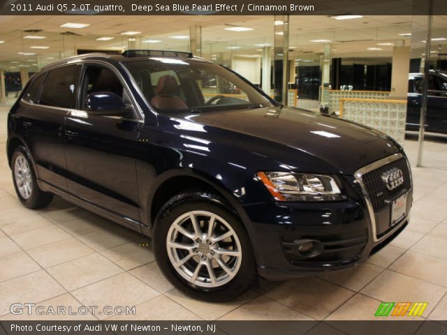 2011 Audi Q5 2.0T quattro in Deep Sea Blue Pearl Effect