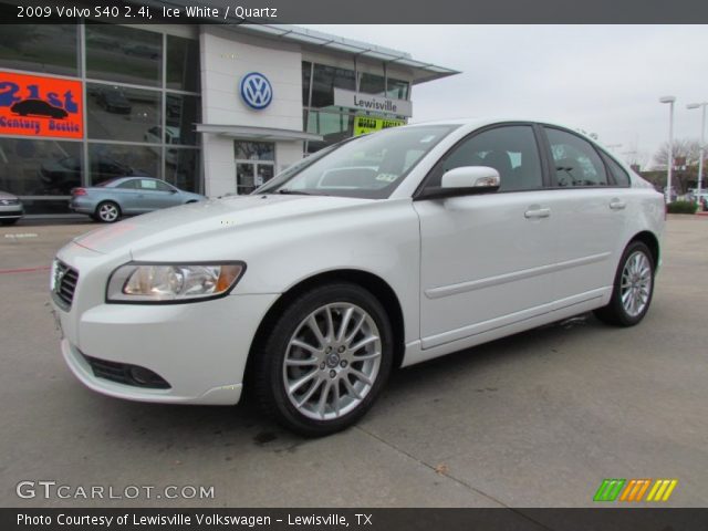 2009 Volvo S40 2.4i in Ice White