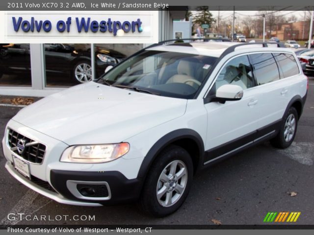 2011 Volvo XC70 3.2 AWD in Ice White