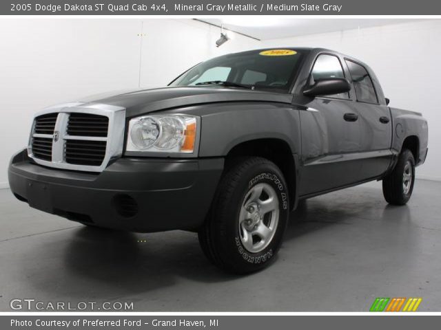 2005 Dodge Dakota ST Quad Cab 4x4 in Mineral Gray Metallic