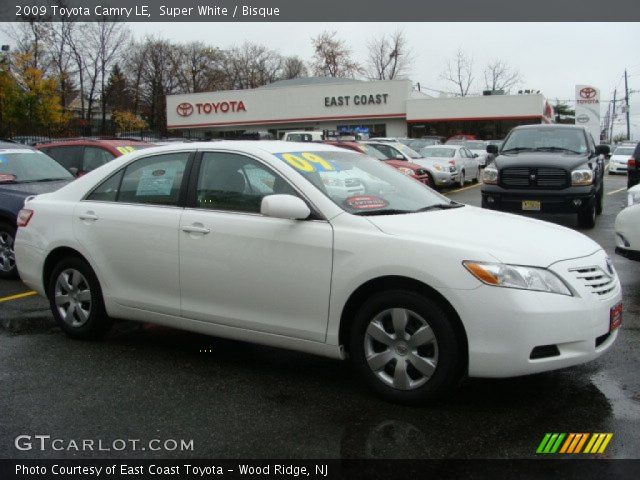 2009 Toyota Camry LE in Super White