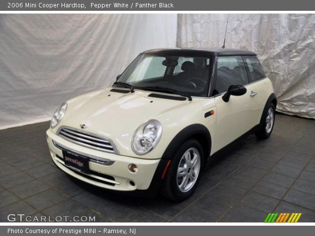 2006 Mini Cooper Hardtop in Pepper White