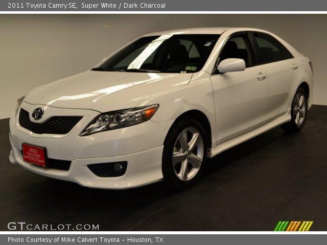 2011 Toyota Camry SE in Super White