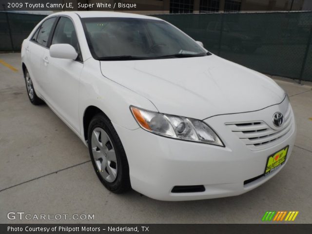 2009 Toyota Camry LE in Super White