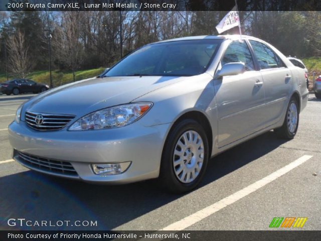 2006 Toyota Camry XLE in Lunar Mist Metallic