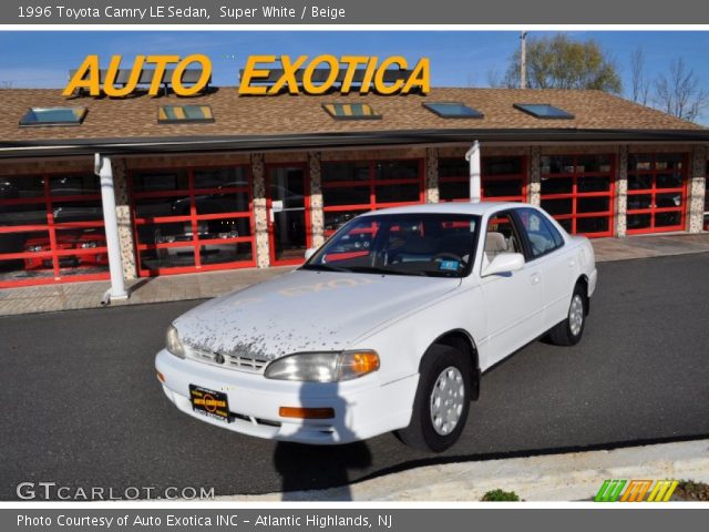 1996 Toyota Camry LE Sedan in Super White
