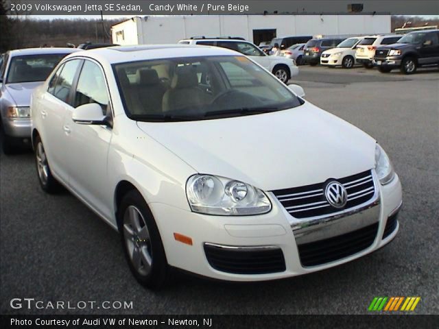 2009 Volkswagen Jetta SE Sedan in Candy White