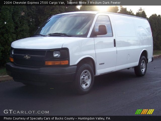 2004 Chevrolet Express 2500 Cargo Van in Summit White