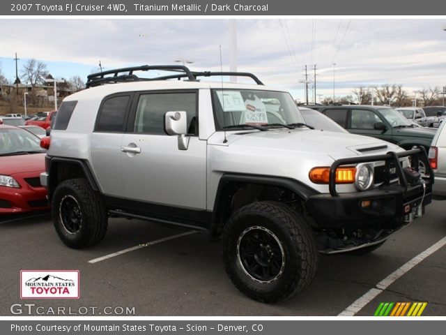 2007 Toyota FJ Cruiser 4WD in Titanium Metallic