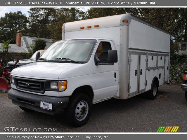 2003 Ford E Series Cutaway E450 Commercial Utility Truck in Oxford White