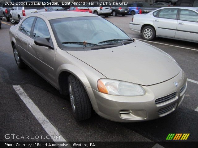 2002 Dodge Stratus ES Sedan in Light Almond Pearl