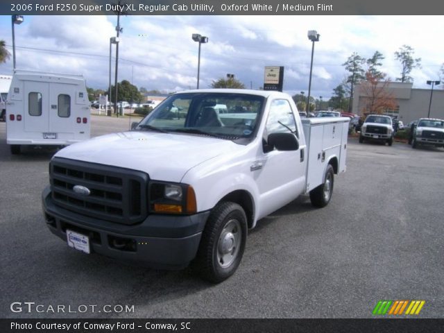 2006 Ford F250 Super Duty XL Regular Cab Utility in Oxford White