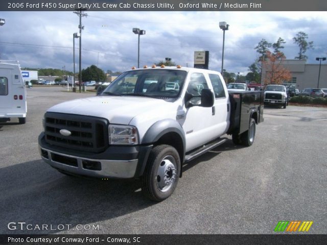 2006 Ford F450 Super Duty XL Crew Cab Chassis Utility in Oxford White