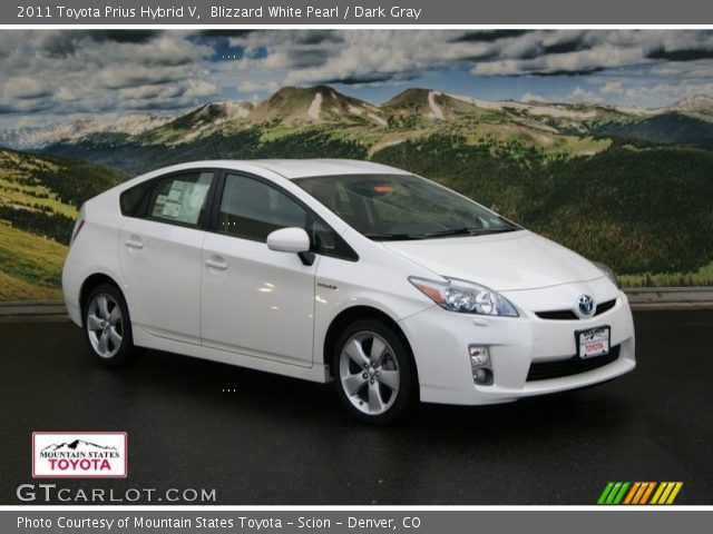 2011 Toyota Prius Hybrid V in Blizzard White Pearl