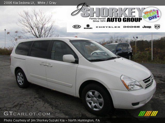 2006 Kia Sedona LX in White