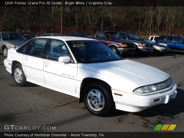 1996 Pontiac Grand Prix SE Sedan in Bright White