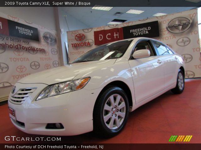 2009 Toyota Camry XLE in Super White