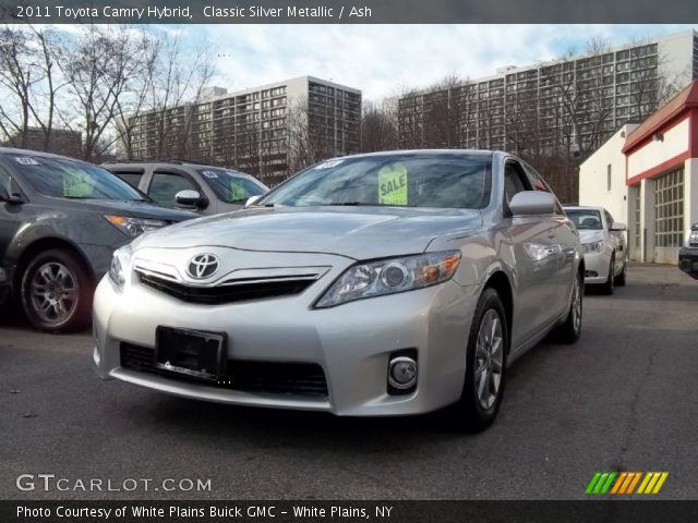 2011 Toyota Camry Hybrid in Classic Silver Metallic
