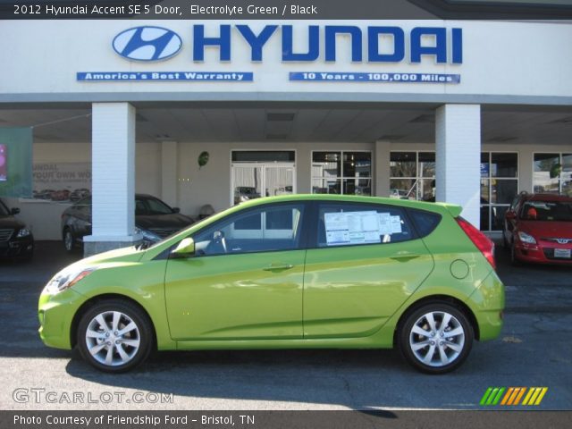 2012 Hyundai Accent SE 5 Door in Electrolyte Green