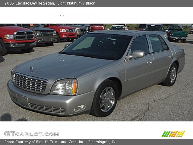 2005 Cadillac DeVille Sedan in Light Platinum