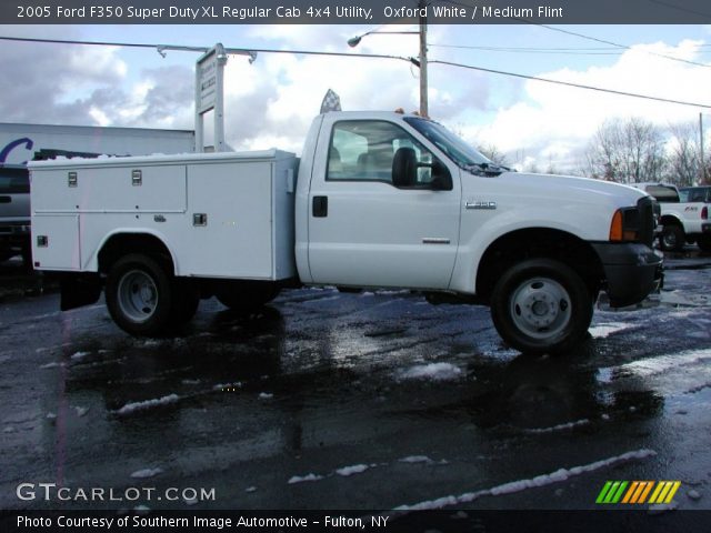 2005 Ford F350 Super Duty XL Regular Cab 4x4 Utility in Oxford White