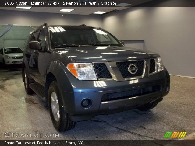 2005 Nissan Pathfinder SE 4x4 in Silverton Blue Pearl