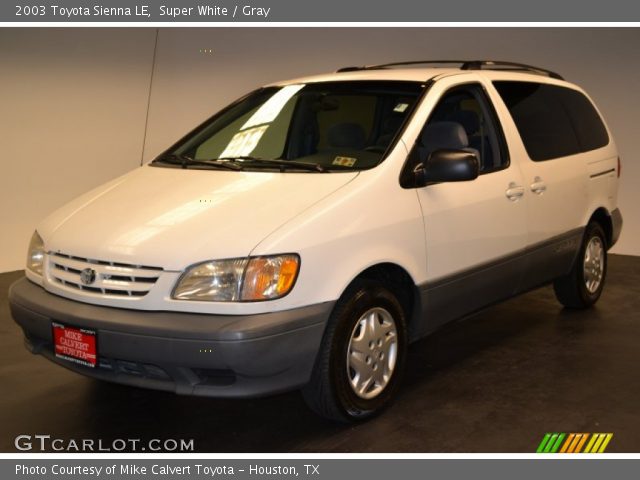 2003 Toyota Sienna LE in Super White