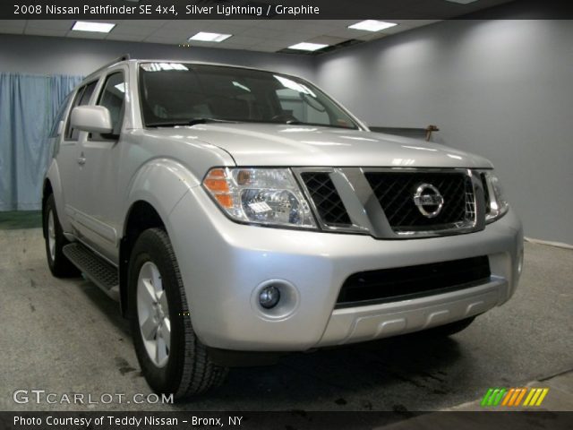 2008 Nissan Pathfinder SE 4x4 in Silver Lightning