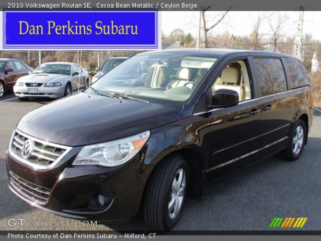 2010 Volkswagen Routan SE in Cocoa Bean Metallic