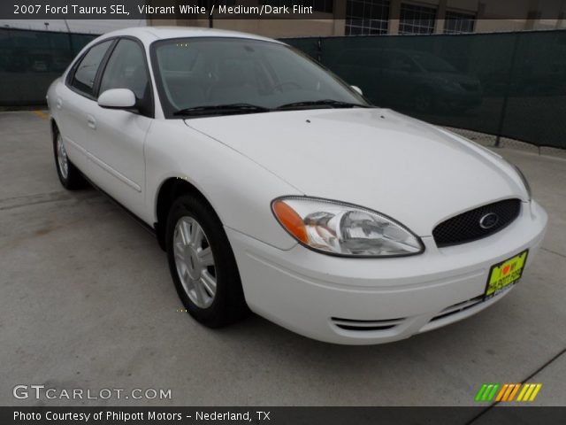 2007 Ford Taurus SEL in Vibrant White